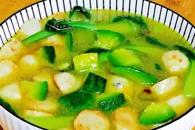 南瓜丸子汤这样做，鲜香营养又开胃，爽口不油腻，简单易做受欢迎