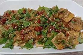家庭版臭豆腐干，闻起来臭，吃起来香。想做就会。感谢您的支持。视频封面