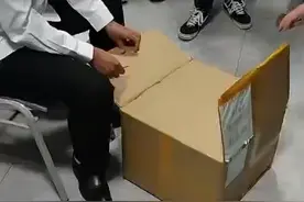 当男生宿舍有人收到女朋友的礼物，满屏的酸味视频封面