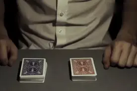 纸牌魔术揭秘：两幅扑克牌中抽出相同数字，其实原理超简单视频封面