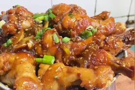 可乐鸡小腿这样做最好吃了，做法简单鲜嫩多汁！大人孩子都喜欢！