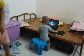 小孩子一样爱玩电脑视频封面