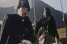 残忍的沙俄骑兵将蒙古壮士的尸体在河里肆意践踏，染红了河流视频封面
