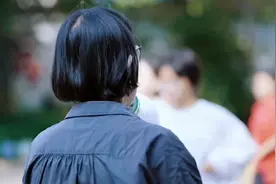 学生去厕所要跑去食堂要跑，校长在食堂控制饭菜温度十分钟吃完视频封面