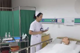 经口鼻气管切开吸痰护理操作示范视频封面