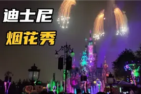 一定要和喜欢的人看一场迪士尼烟花秀，漫威出场的那一刻真的绝了
