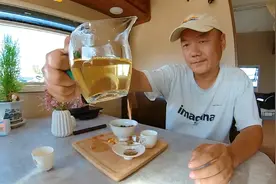 告诉你如何泡出一杯好茶，平心静气泡茶就是一种养生，白茶推荐视频封面