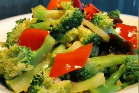 厨师长教你凉拌西兰花的家常做法，步骤详细，清脆爽口好看又好吃视频封面