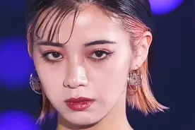 欧美顶尖美女超模舞台时装走秀，魅力无限，美丽动人！视频封面