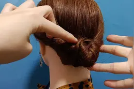 发量少教你这样扎，也能盘出漂亮发型，很简单实用还利落