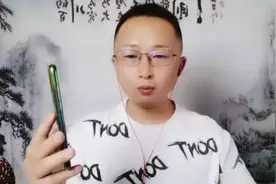 清洁工含泪求助，公司经理私吞工资8000。看主播如何智斗黑心经理视频封面