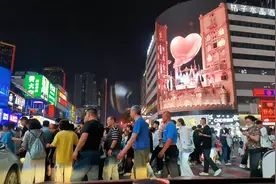 长沙五一广场巨型LED屏
位于五一广场和黄兴路步行街视频封面