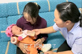 3个月宝宝不肯吃奶，急的奶奶要带去看医生，宝爸一招轻松搞定视频封面