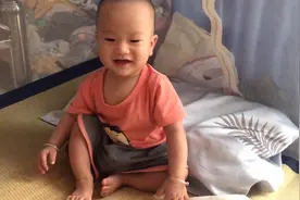 娃睡觉头上、背上出好多汗，宝妈们有遇到这样的情况吗？求支支招视频封面