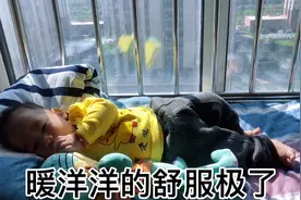 每次换尿不湿就像打仗一样😥你们家宝宝也是这样吗？视频封面