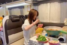 开着房车自驾，零下6度狂风暴雪，躲车里涮顿豪华火锅视频封面