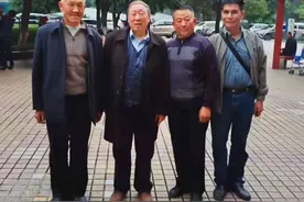43年前接兵排长接的新兵，到重庆看望老排长，战友情深，令人感动