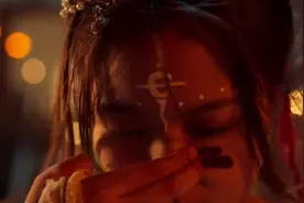 黑老大用铃铛催眠控制女孩，让她们互相撕斗，太狠了视频封面