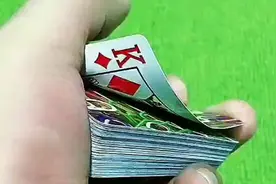 不捅破真的想不到，魔术师认出普通牌，原来是通过这两种方法