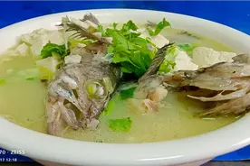 小黑头鱼真便宜还特别新鲜，配上老豆腐，炖上一锅，吃起来真舒服