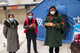 为人民服务！你的爱，她 他的爱，我的爱，汇成中国爱的江河！视频封面
