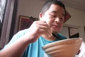 你羡慕我睡到自然醒无牵挂，我羡慕你有房有车有老婆，你我谁幸福视频封面