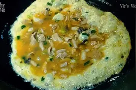 鱼摊当垃圾扔掉的鱼肠，广东人做成美食，我有自己的做法，快看视频封面