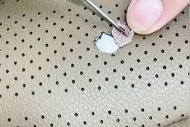 汽车座椅被烟头烧了个洞，完全不用去4s店，这样做，省钱又美观视频封面
