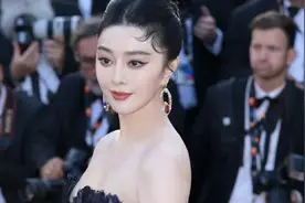 戛纳最佳着装，范冰冰必须榜上有名！闭幕式造型绝了…视频封面