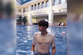 想拥有这样腹肌男友是什么体验？ 腹肌杀  帅哥合集视频封面