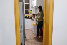 女儿考了班级第一，妈妈却不知道该不该给奖励，对升学感到有压力视频封面