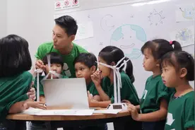 弓秀丽，原唱《教师快乐》，老师们辛苦了，祝你们永远年青快乐，