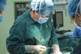 女人生孩子会被看光光吗？其实在医生的眼里只有病人没有男女之分视频封面