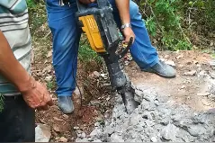 电灌站抽水管维修中视频封面