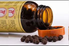 冷知识科普：你知道这个黑色药丸是小日本发明的吗？（正露丸）视频封面