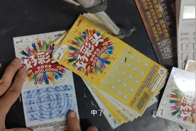 听说体彩刮刮乐比福利彩很容易刮到100万，小伙子迫不及待去试水视频封面