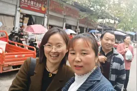 带上老公和侄女去体验汗蒸，40多的温度在里面呆一个小时真爽视频封面