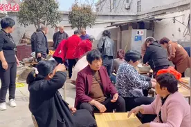 农村结婚必备美食，全村的人都来帮忙！纯手工制作的蜜食，真甜！视频封面