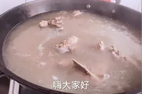 排骨汤火锅营养又健康，有菜有肉不油腻，做法简单一看就会