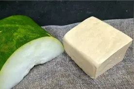 夏天要多吃冬瓜，加一块豆腐，教你特色家常做法，我家一周吃5次视频封面
