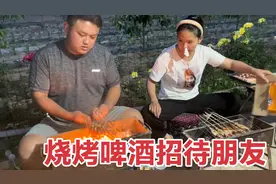 老公好兄弟来家做客，婆婆做他最爱的菜，老公架炉烧烤招待朋友视频封面
