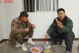 大凉山彝族接待客人，也是用坨坨肉，坨坨肉为主食，山里的生活，