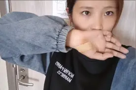 妹子在医院打针破伤风，以为得几百元呢，结账后，这价格真便宜视频封面