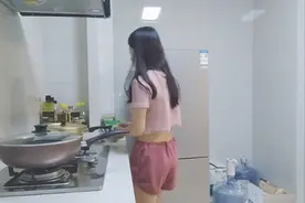 在南京老公每个月给3万 今天做紫菜包饭 简单又美味儿视频封面
