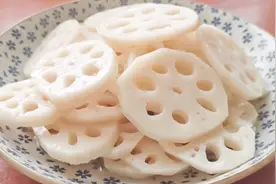 莲藕要想清脆爽口，颜色好看不发黑有窍门，视频讲解详细做法简单视频封面