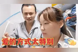 小伙爱的方式太特别，把老婆咬得到处疼，还找理由说咬你就是爱你