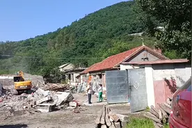 本溪市明山区大峪沟棚户区改造，A区开始扒房视频封面