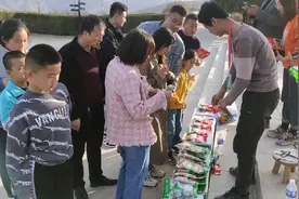 只要你能吃苦 放的下面子 头脑灵活 摆摊收益不比工地搬砖差视频封面