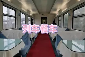 绿皮火车从卧铺走到硬座车厢过程讲解，餐车作为硬卧硬座隔开点视频封面