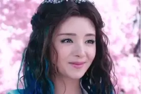 麦迪娜24岁到33岁影视人生。她纯净若天上明月，阳光如邻家女孩。